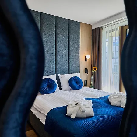 Golden Hour Apartments- Loft H 419